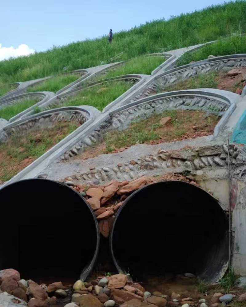 钢波纹管涵在极端环境下施工要注意哪些安全规范？